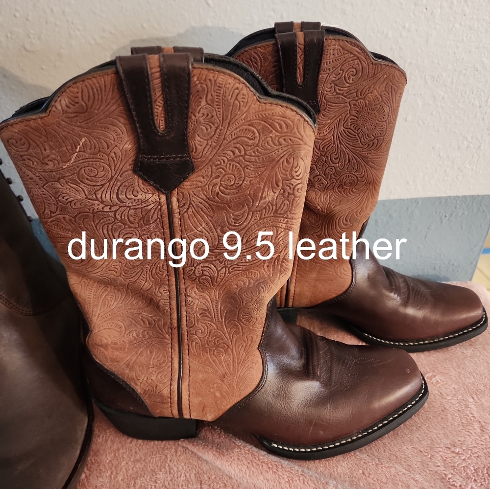 Cowgirl boots size 9.5